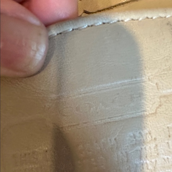 Vintage coach Cream Leather Shoulder Bag with Decorative Buckle amazing cond - Picture 3 of 8